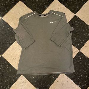 Lightly worn mens nike running/workout shirt.